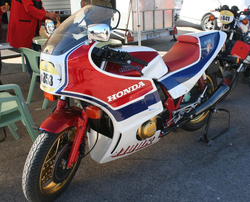 MotoLegende2009_03_honda_cb1100r.jpg